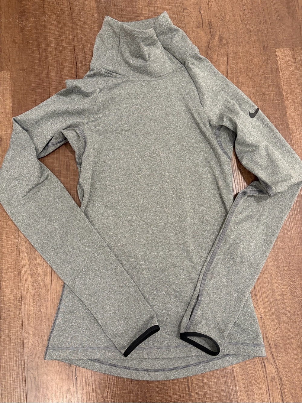Nike Women's Light Gray Long-Sleeve Turtleneck Performance Top